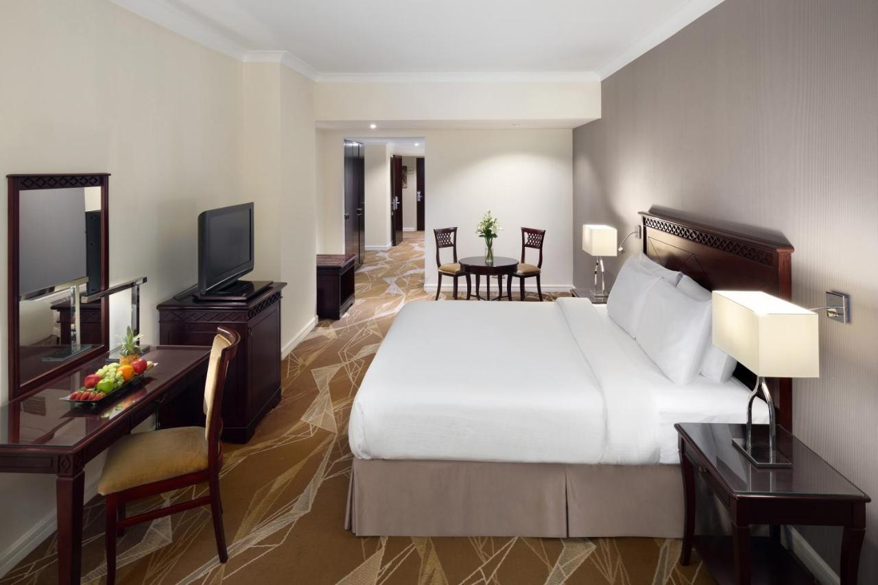 Hotel Anwar Al Madinah Moevenpick à Médine Extérieur photo